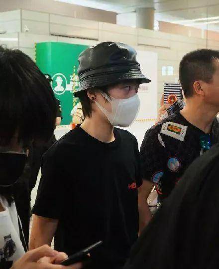 "曾轶可辱骂边检警察事件"再爆大料,官方表态后,她彻底害怕了_北京