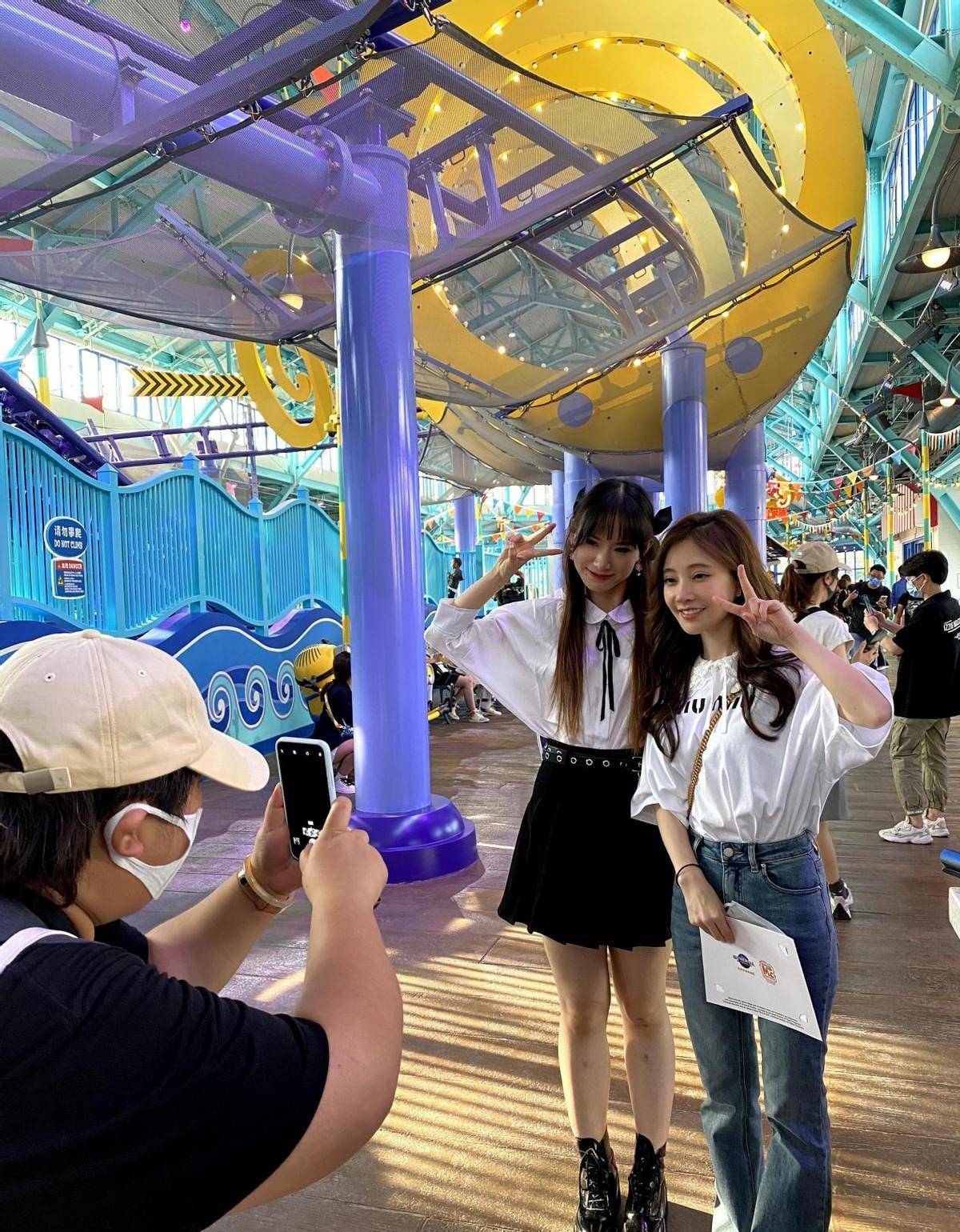 冯提莫生图曝光,皮肤白皙亲和力十足,身材姣好令人遐想