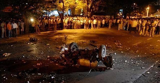 "印度911":10名暴徒血洗孟买3天,8名警察牺牲,195名人质被杀_进行