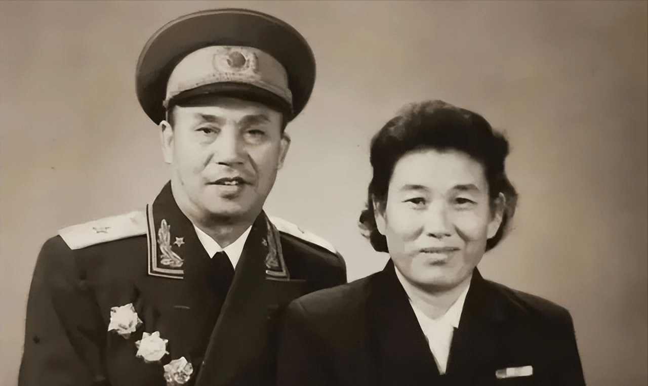 师长牺牲,妻子和丈夫老战友悲痛成婚,新婚夜坦言自己是累赘_陈玲_贺东