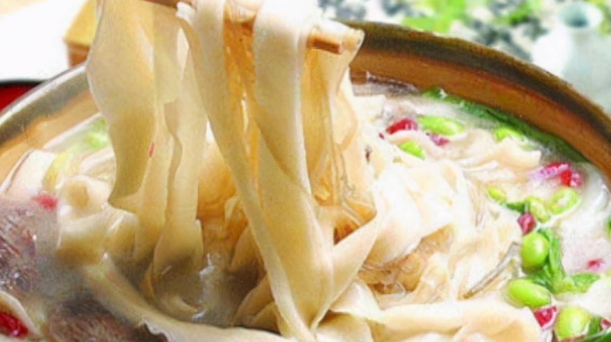 河南最具特色的五种小吃，芝麻叶面条是河南最具特色地方小吃