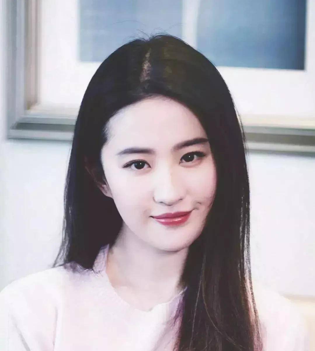 原创            “小刘亦菲”刘诗诗和刘亦菲同台，简直是神仙打架-刘亦菲和刘诗诗气质区别:刘诗诗气质这么好