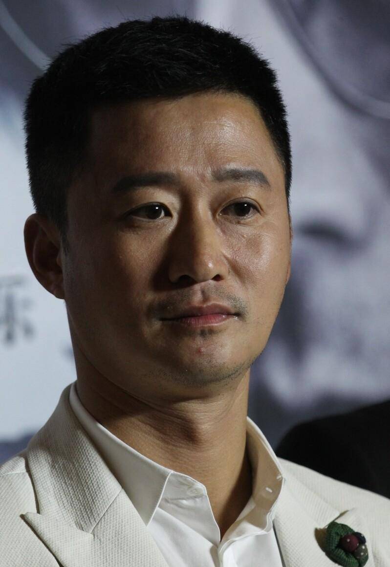 吴京朱亚文胡军三人吃汉堡,吴京慢点吃,每一帧都是表情包_电影_照片