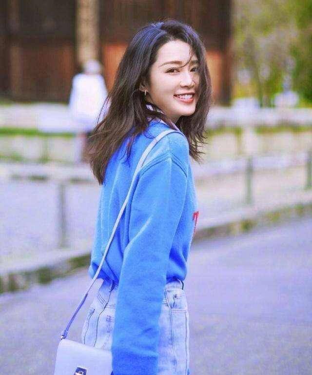 这个秋冬跟着李沁学穿搭,风度温度两不误,让你美翻整个秋冬!