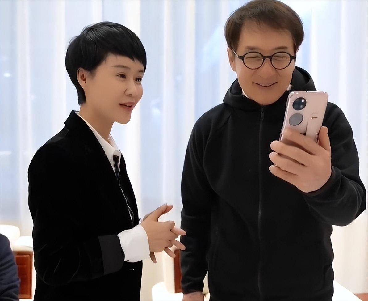 新闻1+1在线观看贺娇龙(新闻周刊2021417贺娇龙)