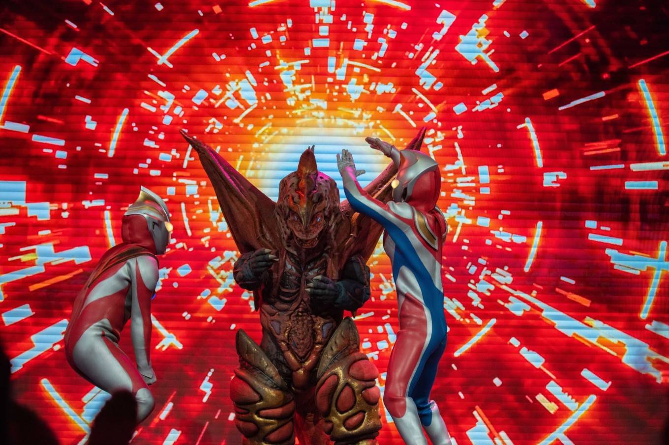 奥特曼冰封剧场全球独家呈现的原创剧目《审判之时照亮黑暗的战士们》