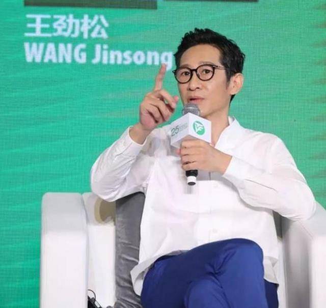 砸掉300年古董,为了角色精心设计细节,王劲松才是宝藏_表扬_社会_本人