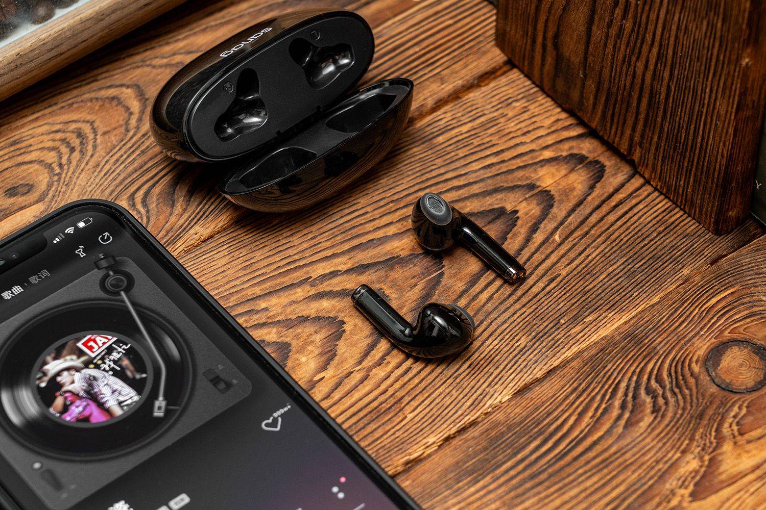 这不仅是一款蓝牙耳机，还是MP3和录音设备，妥妥的黑科技没跑了