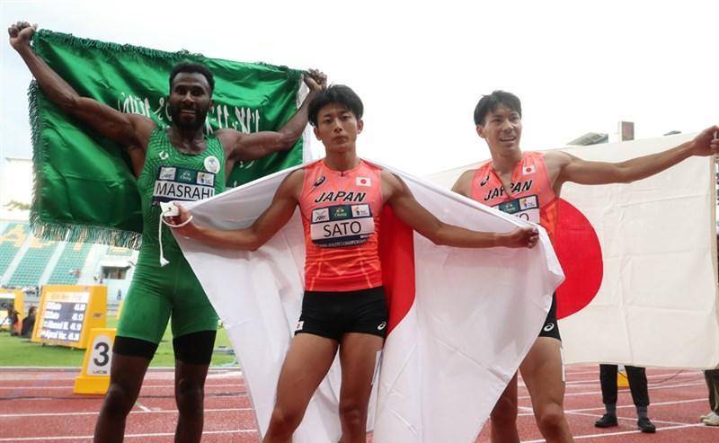 左边是第三 亚洲纪录保持者马斯拉希◇第25届亚洲