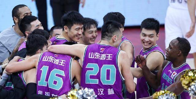 杀入4强不祝福,遭遇横扫不吭声,丁彦雨航在忙啥?_山东_季后赛_巩晓彬