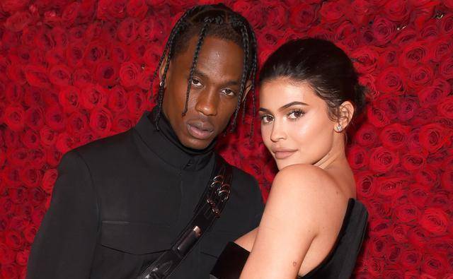 詹娜与公鸭传出恋情,前男友这样回应_travis_drake_tyga