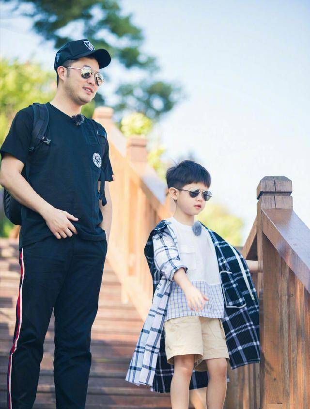 3岁撞脸刘昊然5岁撞脸宋仲基,安吉帅出新高度,是沙溢亲生的吗_安吉圈
