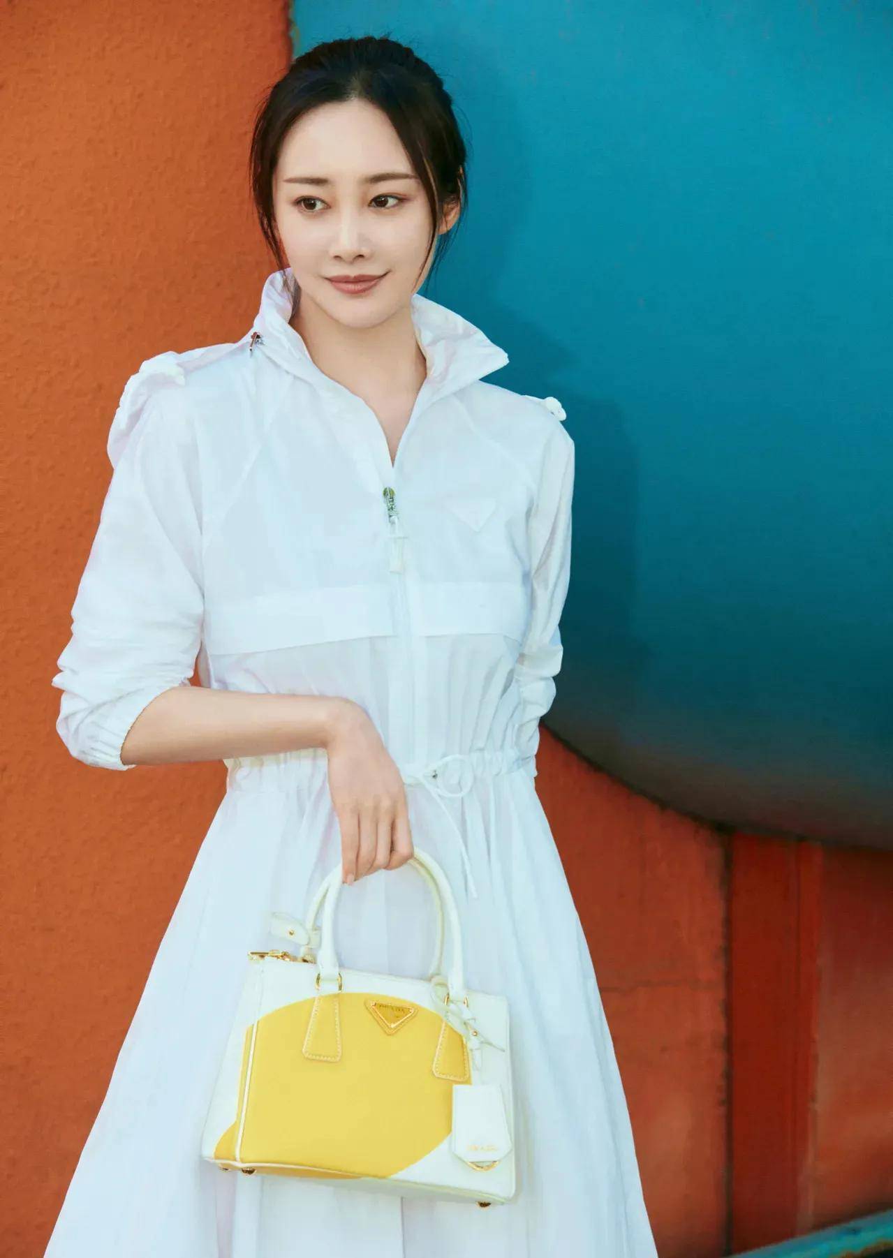 2015年,李纯因与霍建华,赵丽颖共同主演的古装玄幻仙侠电视剧《花千骨