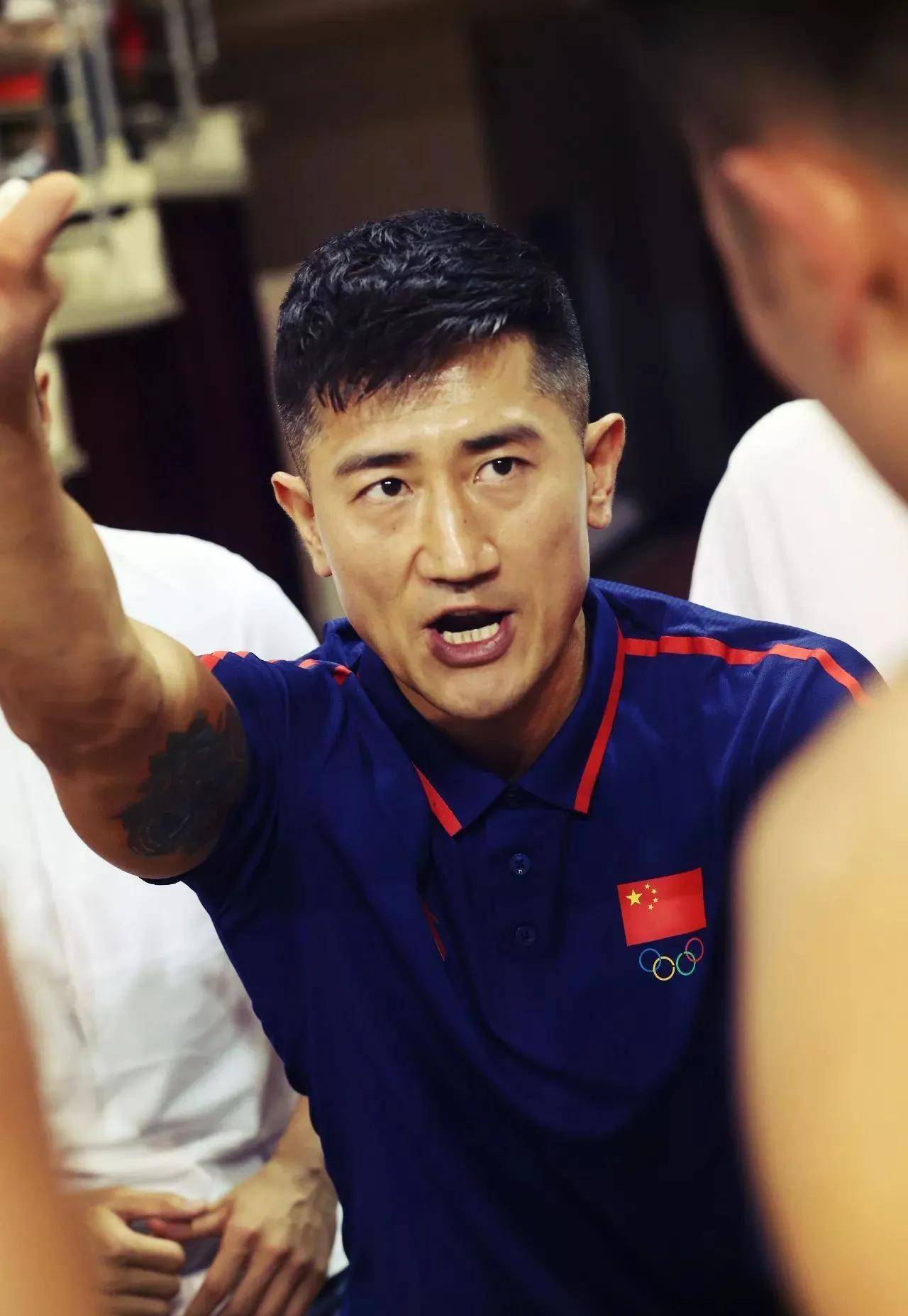 现在吕晓明活跃在抖音,自己开办篮球训练营,做青少年的培训工作.