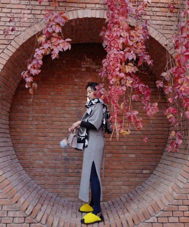 孕妈何雯娜晒近照幸福满溢,挺大肚出游四肢纤细惹人羡慕_迪士尼_镜头