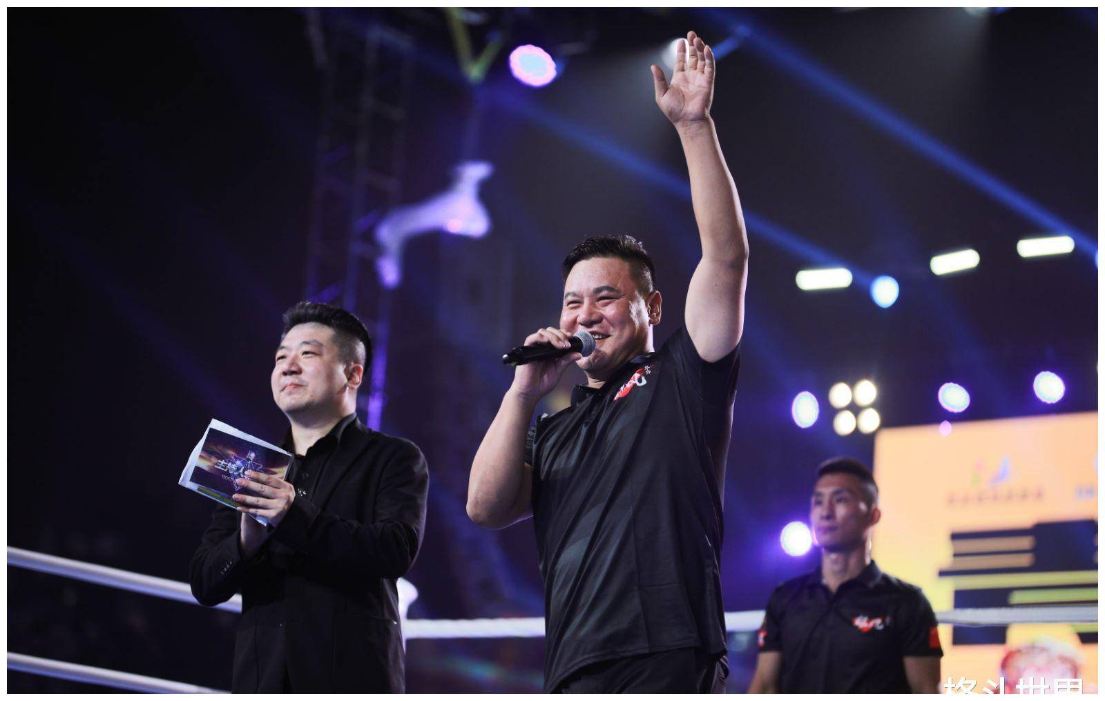 超级散打王柳海龙空降青岛,琴岛雄风擂台秀独门绝技童子功_比赛_刘