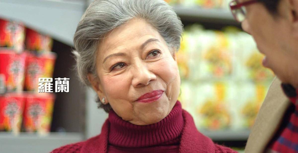 "鬼后"罗兰:凭裘千尺走红,87岁无人敢娶,却被古天乐视为亲人_母亲