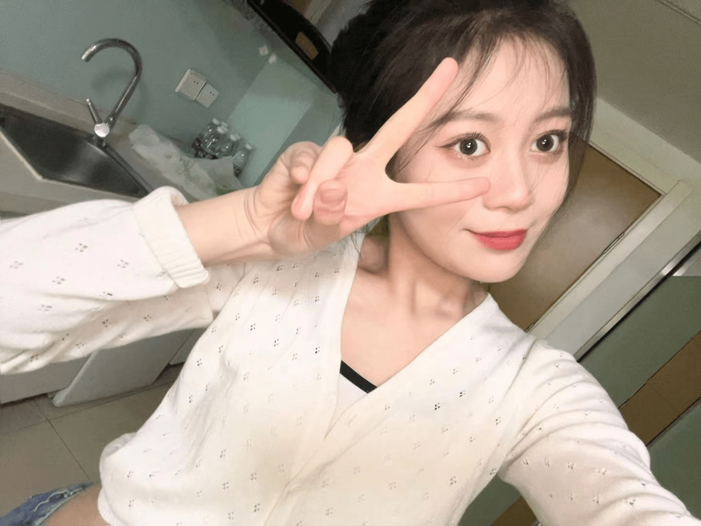 宋晓峰女儿北电艺考低分过线,看到她的长相后,网友:女大十八变_高考