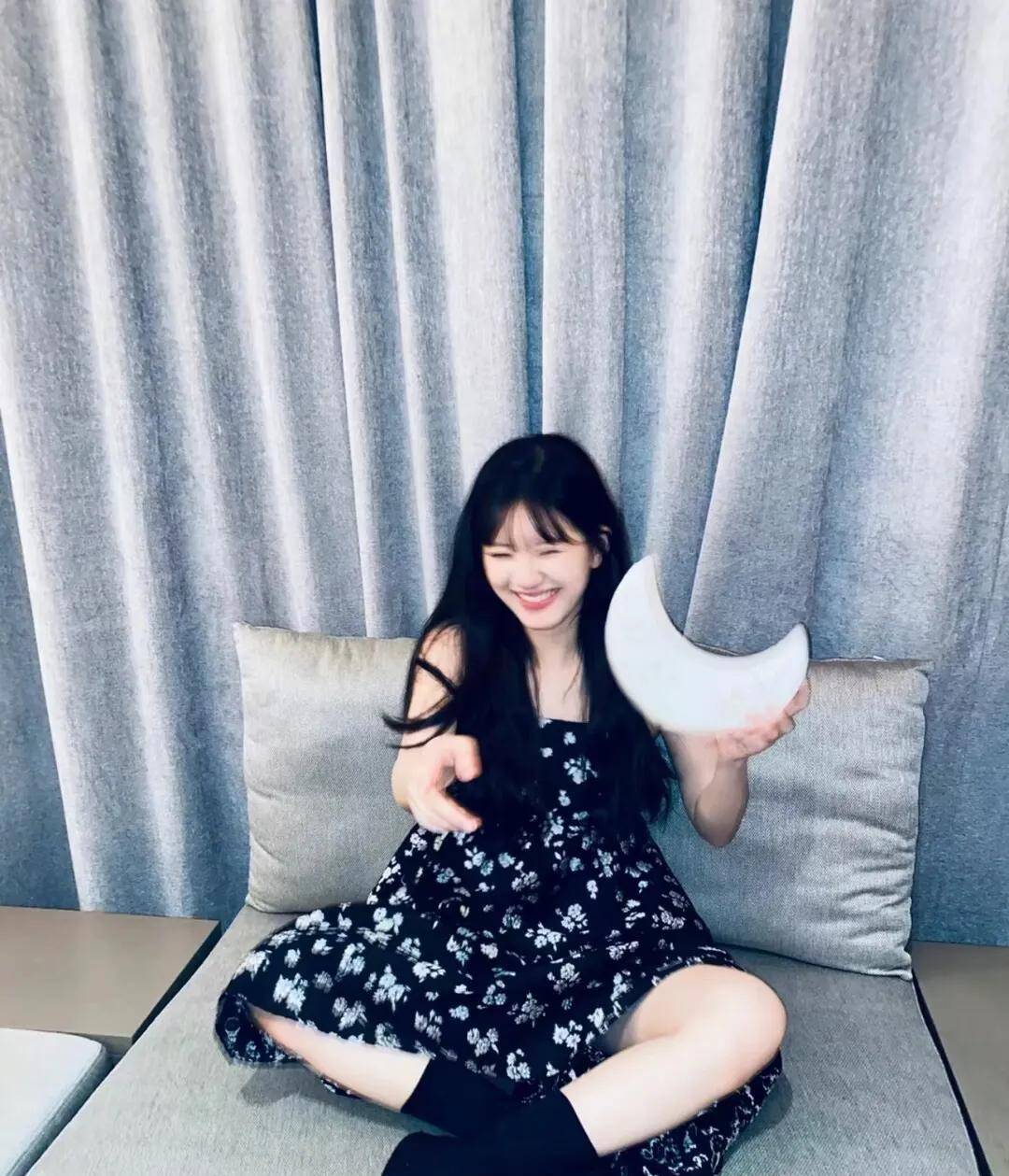 赵露思穿jk照片,俏皮可爱_青春_活力_挑战