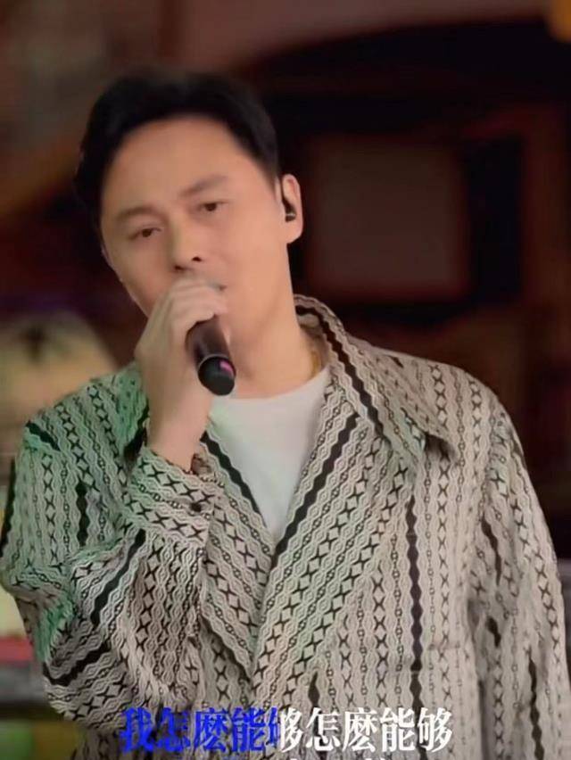 他正式出道进入tvb,拍摄过《妙手仁心ii》《倚天屠龙记》《法证先锋》