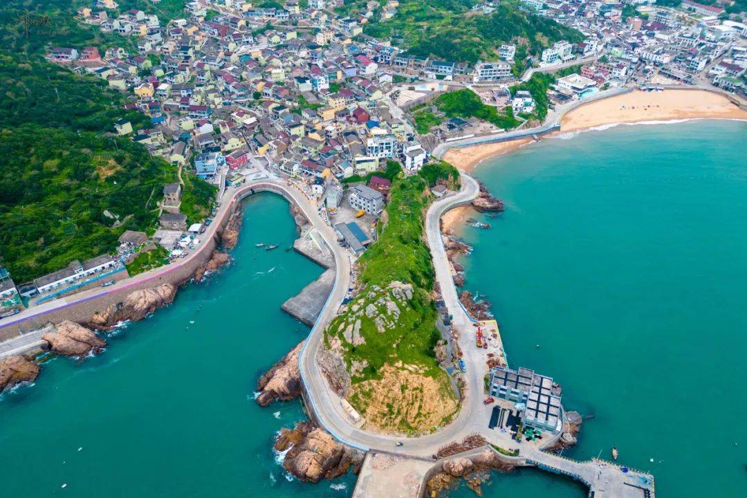 石浦村位于嵊泗县枸杞乡嵊山枸杞景区内,里面民宿不少,个人推测每家都