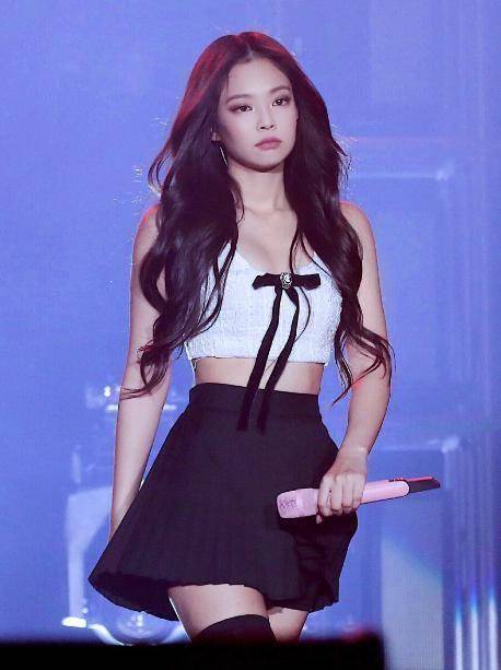 jennie"妮式穿搭"走红,打底只用一条布打蝴蝶结,厉害了_感觉_姐姐