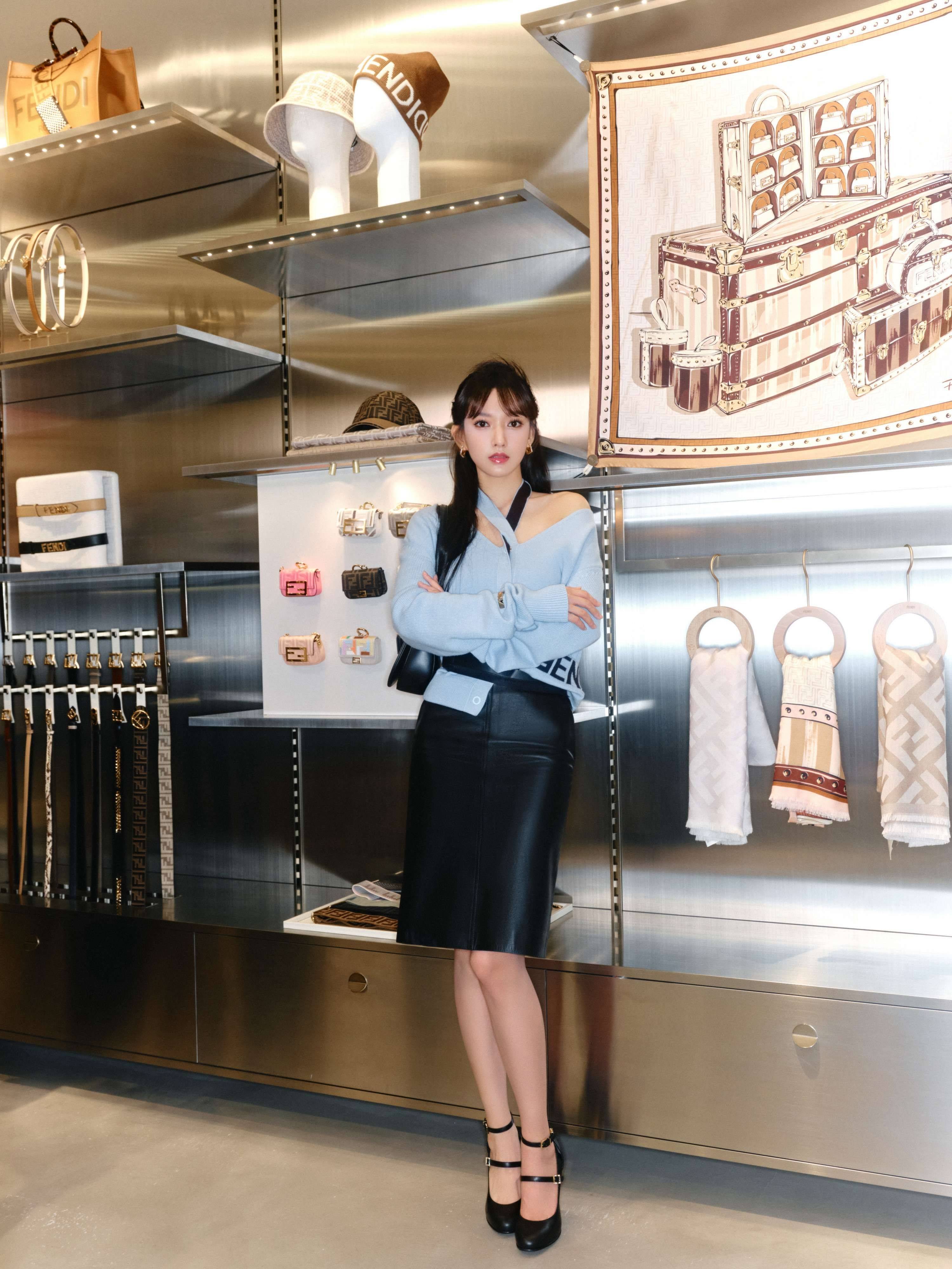 程潇黑色超短裙高跟鞋大长腿性感写真