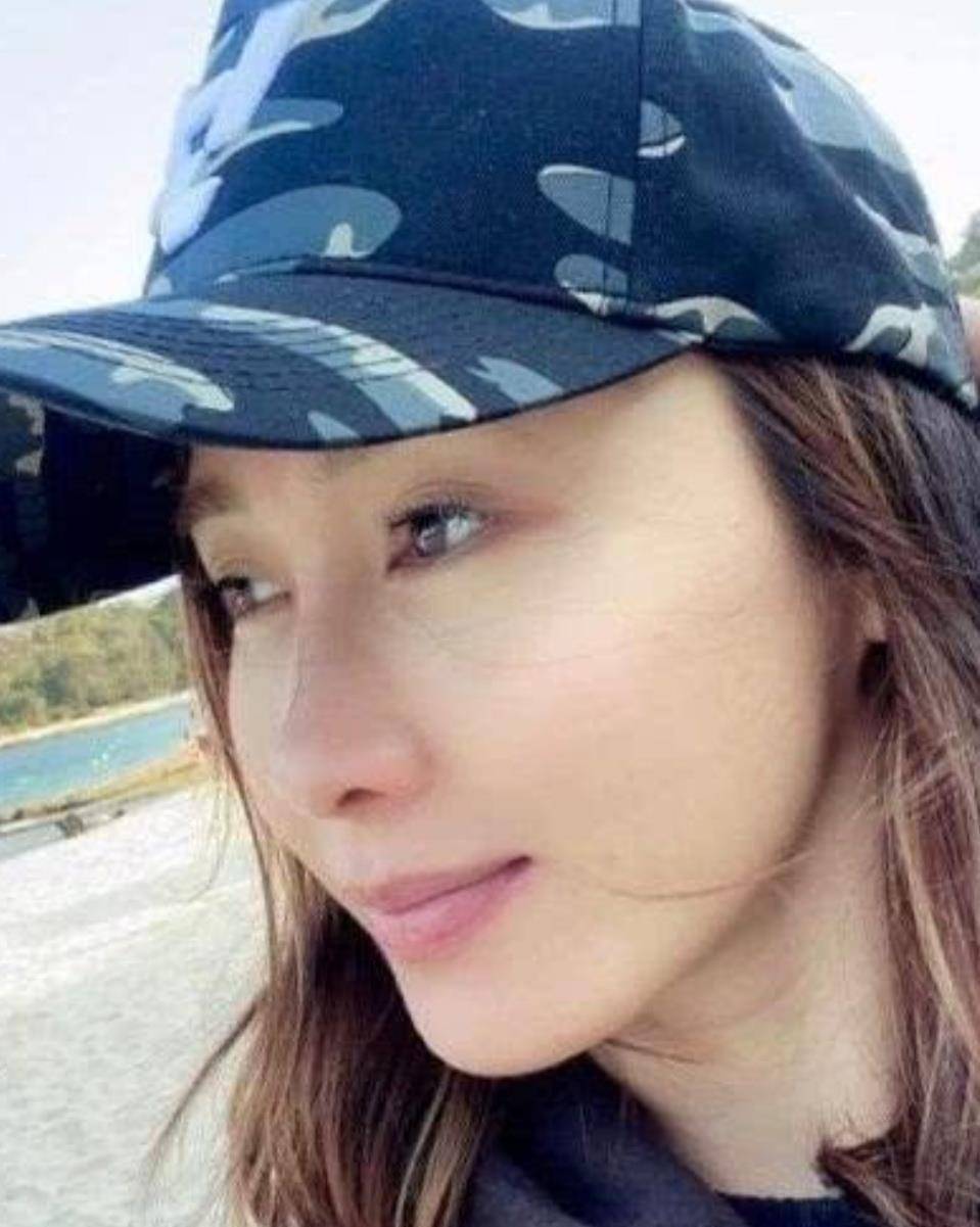 48岁冻龄美人黎姿晒素颜照,网友:仍是女神_生活_卫衣_穿着