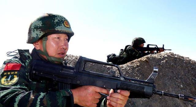 他是"天山战神",炊事班走出的反恐尖兵,中央军委授予八一勋章_王刚