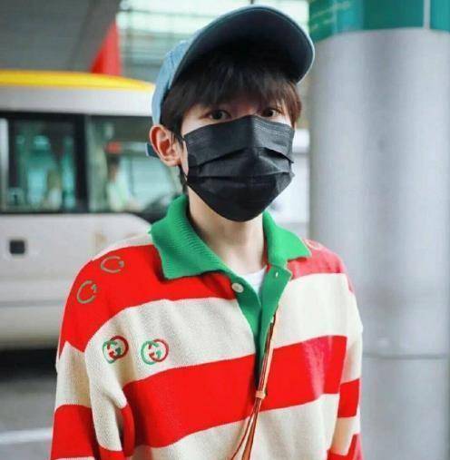 28岁肖战撞上19岁王源,同穿"条纹毛衣",不是年轻就能赢!