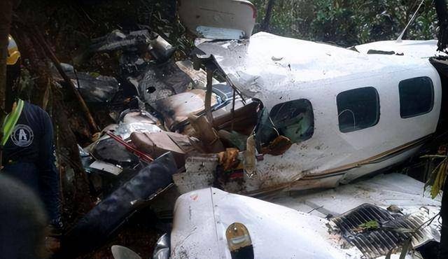 空难,112人遇难,一位乘客买了7份意外险,他想干什么_张某_大连_调查