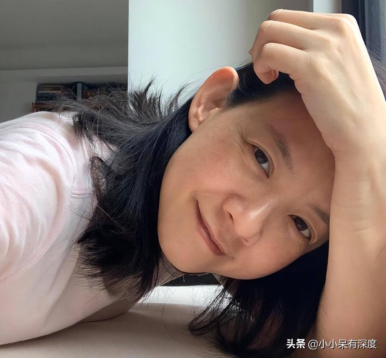 曾宝仪确诊感染新冠肺炎,她分享素颜照,脸上都是雀斑,她顿悟了_曾志伟