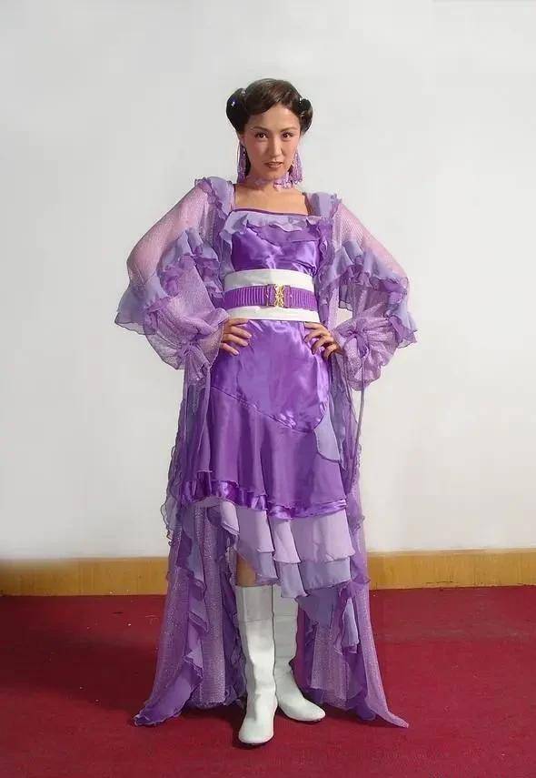 衣服外穿,超短裙露脐装,这部早期古装剧的时尚,真让人大开眼界_公主