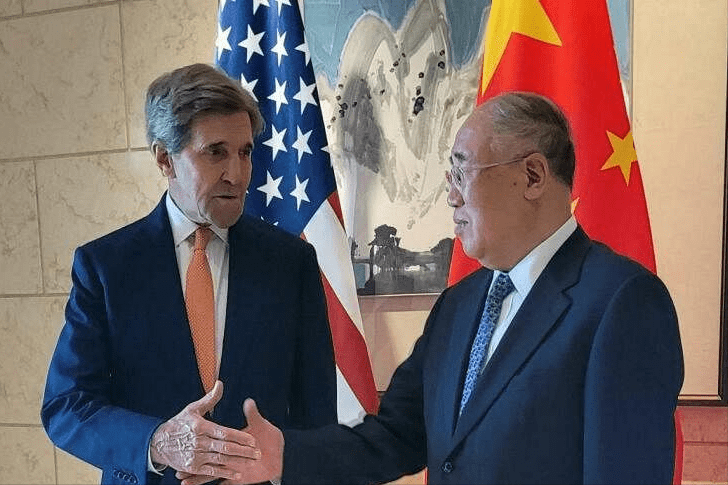 拜登特使来华,没红毯没人接机,直接进红旗车,会谈地点也很特别_约翰