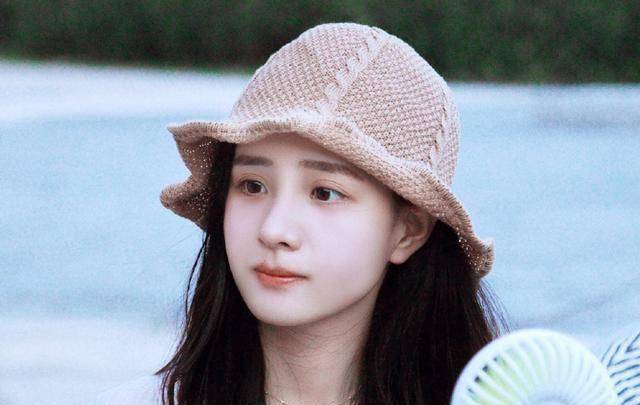 出道就走红的她,却消失两年无踪影,现得抑郁被公司上诉难翻身_蒋佳