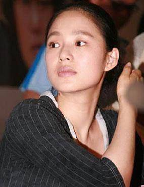 那种美女,但是却有这越看越美的特殊属性,这一点和氧气美女左小青很像