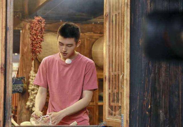 当初嫌他胖爱理不理,如今帅到你高攀不起,网友:胖子都是潜力股_向佐