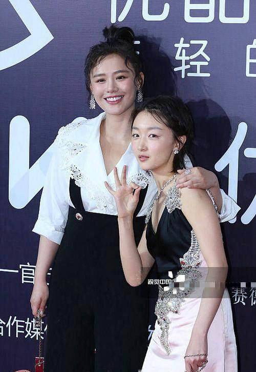 yc盛典明星未修照,唐艺昕腿比戚薇粗两圈,沈梦辰我是真认不出了_感觉