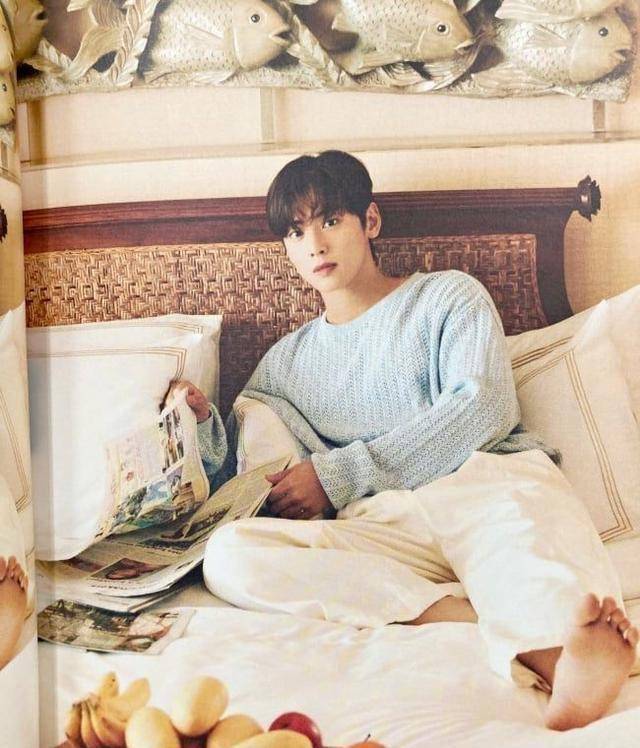 车银优上裸湿身炸胸肌二头肌!