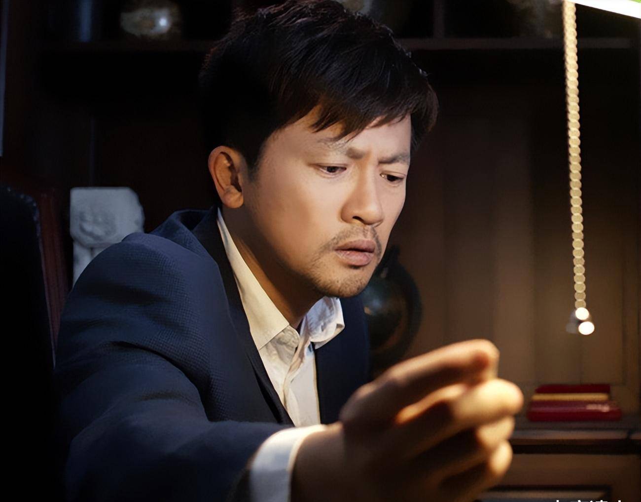 苏有朋晒照庆祝49岁生日,戴卡通眼镜显童颜,"六公主"给足排面_祝福