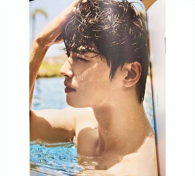 车银优上裸湿身炸胸肌二头肌!