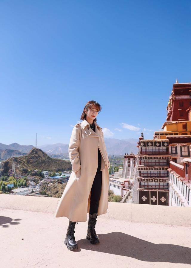 初秋出去玩,选杨紫穿搭,经典耐看也忒好掌握了_look_入手_黑色