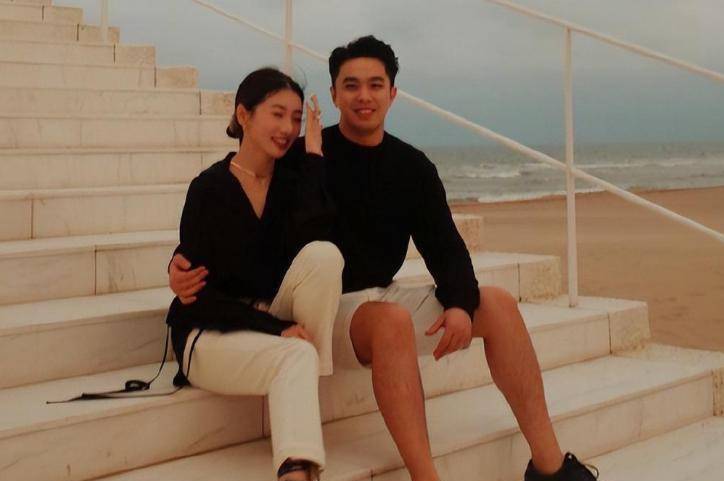 出孕肚,拍孕照也没看到未婚夫,不像郑恺一直陪着喵喵_生活_男友_苗苗