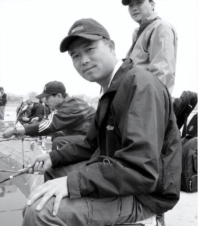 钓王邓刚:当网红坐拥3000万粉丝,凭啥被称为"钓鱼界的天花板"_徐银舟