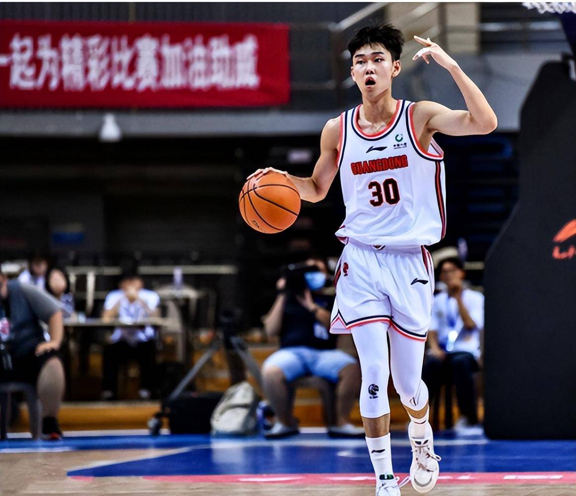 行程满满的他们正在努力成为下一个徐杰!_李奕臻_青年_篮球