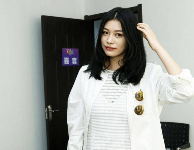 葛荟婕晒近照,白嫩似少女,女儿已亭亭玉立,仍未与汪峰和解_王峰_张子