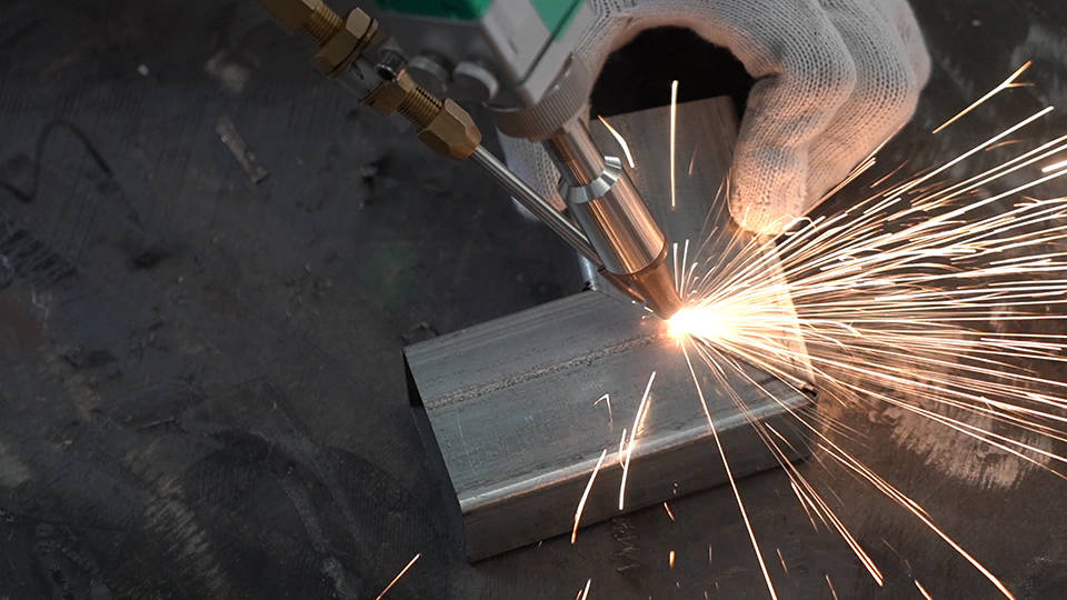 激光焊接机的应用优势_材料_进行_焊缝