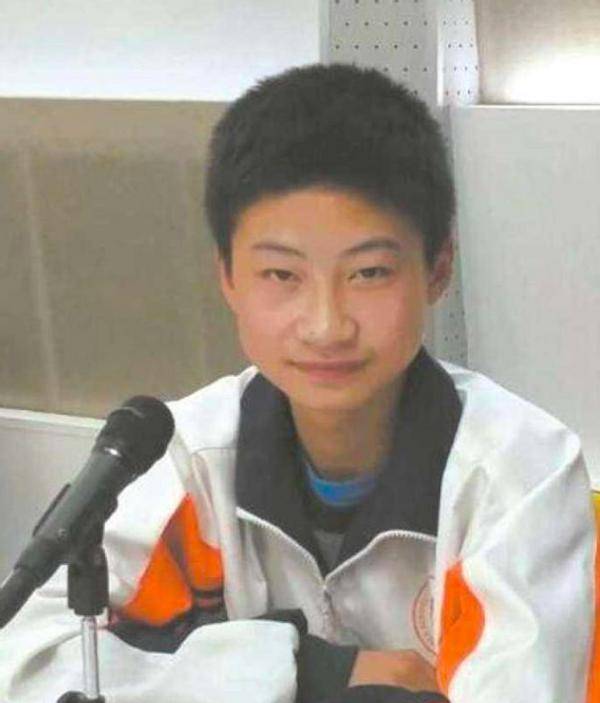 原创            父亲精神失常、母亲卧床，儿子庞众望744分考入清华，后来怎样了-父亲突然离世后的哀思