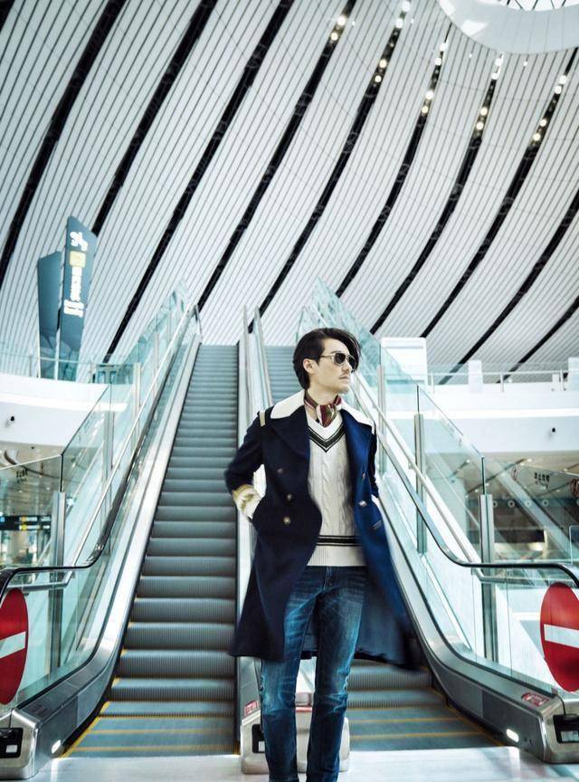 胡兵这一身机场街拍好帅,造型师可以加鸡腿咯_look_style_阳光度