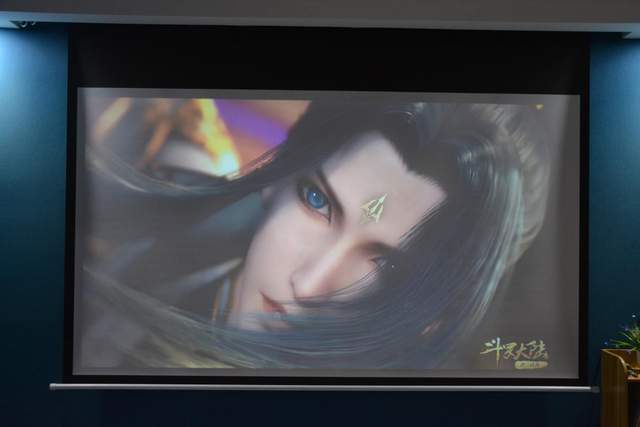 家用投影仪怎么选？小巧轻便AOC F1智能投影，千元价位也有好画质